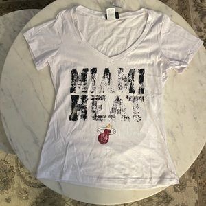 5th And Ocean Miami Heat Tee Size Large Womens